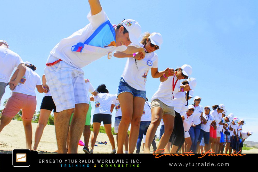 Conferencista motivacional impulsando propósito y liderazgo